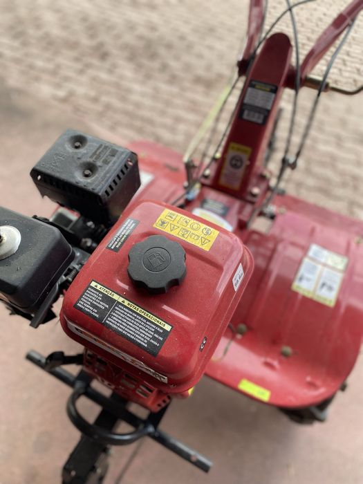 Motoenxada c/ freses e abre regos