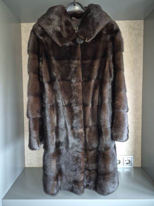 Норкова шуба з капюшоном
