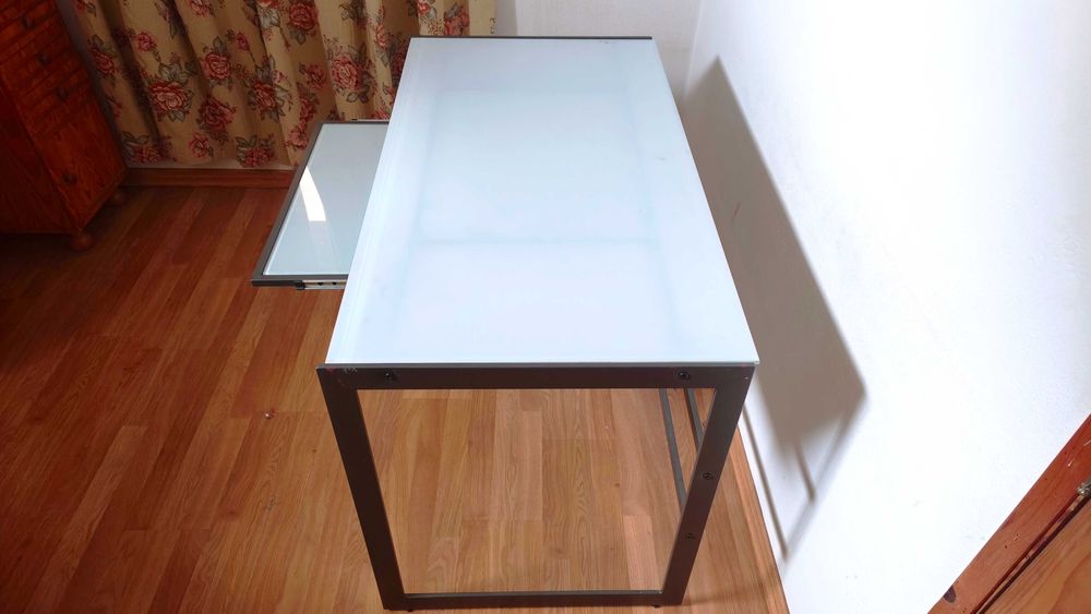 Mesa secretária de computador