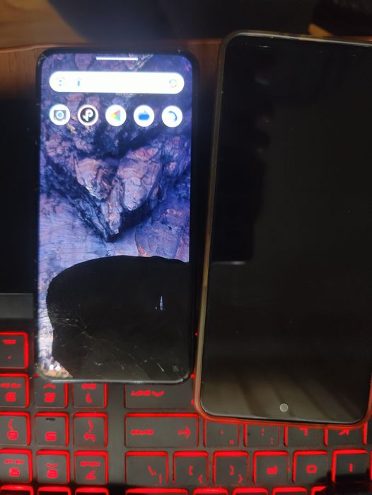 Продам 2 телефона на запчасти или восстановление