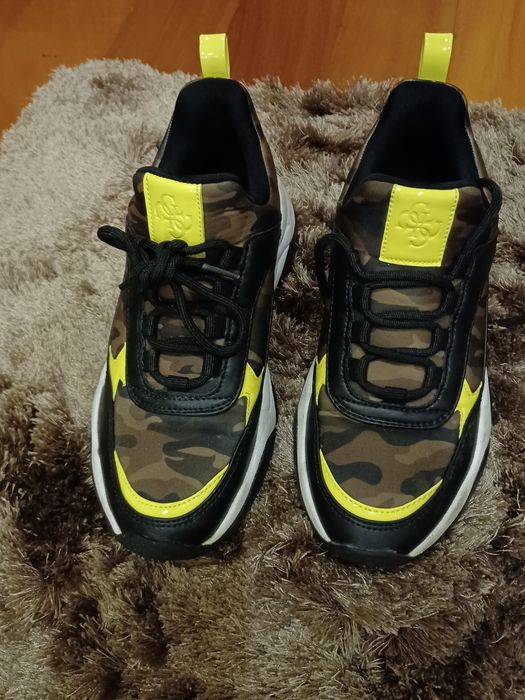 Sapatilha Guess pretas