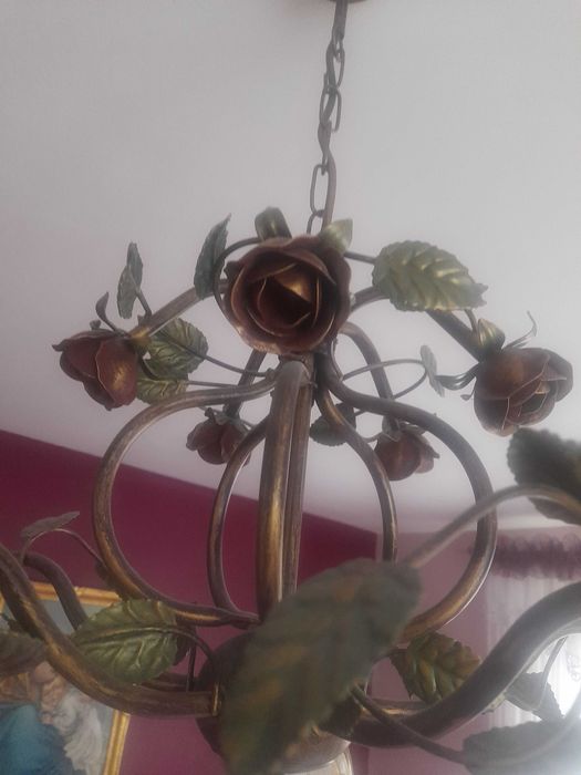 Żyrandol metal z różyczkami