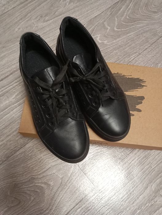 Кросівки шкіряні 37р