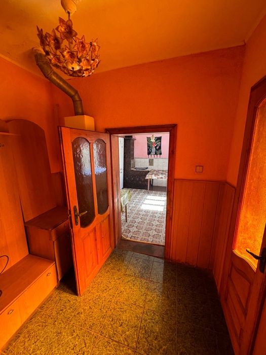 Продаж будинку з великою ділянкою в Новоселиці