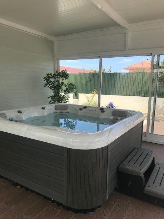 Hidromassagem desde 4.489,00€  6 pessoas