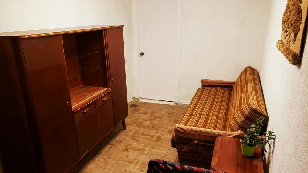Здається кімната або підселення По. Грушевського