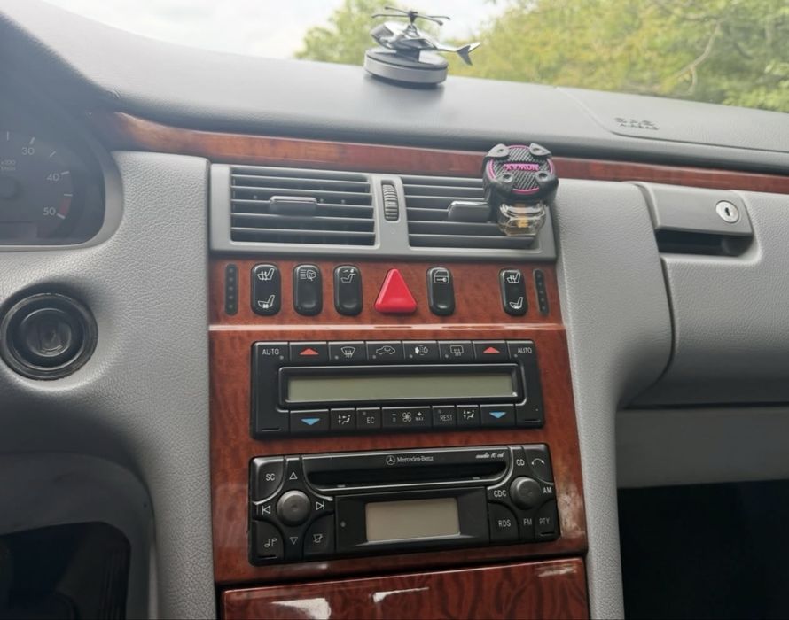 Продам Mercedes-Benz 210
