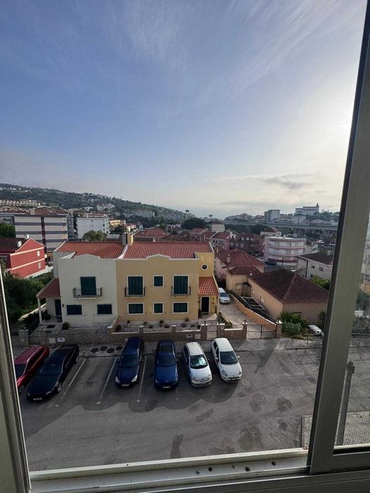Quarto p/ Casal em Alhandra c casa de banho privativa e marquise