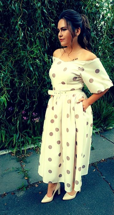 Витончена вечірня сукня