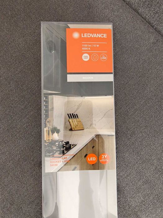 Lampa LED podszafkowa Ledvance Linear Flat Socket 10W 1100 lm 2x USB gniazdko 4000K