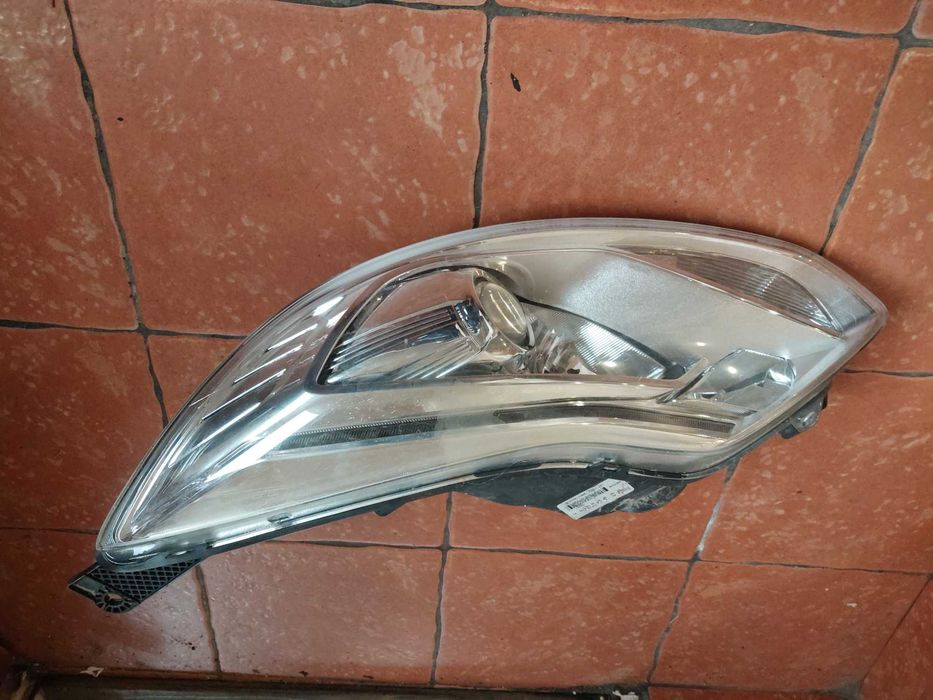 Lampa lewa przod przednia ford focus mk3 xenon  bm51--13d155--bj