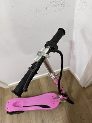 Trotinete Infantil Elétrico Metal, Plástico cor Rosa 75x36x93 cm HOMCOM