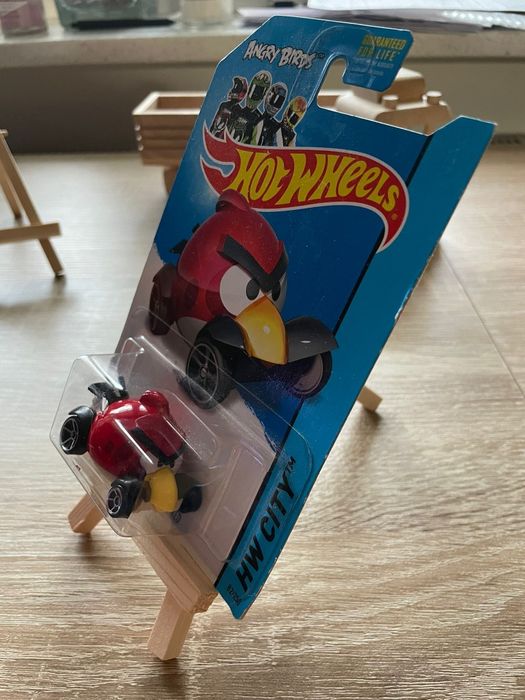 Hot Wheels Angry Birds Red '14 Vehicle - 1:64 Scale Diecast Car From 2014 250 Car Set