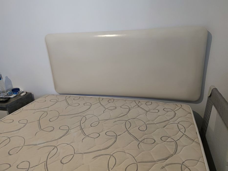 Cama sommier + cabeceira + colchão