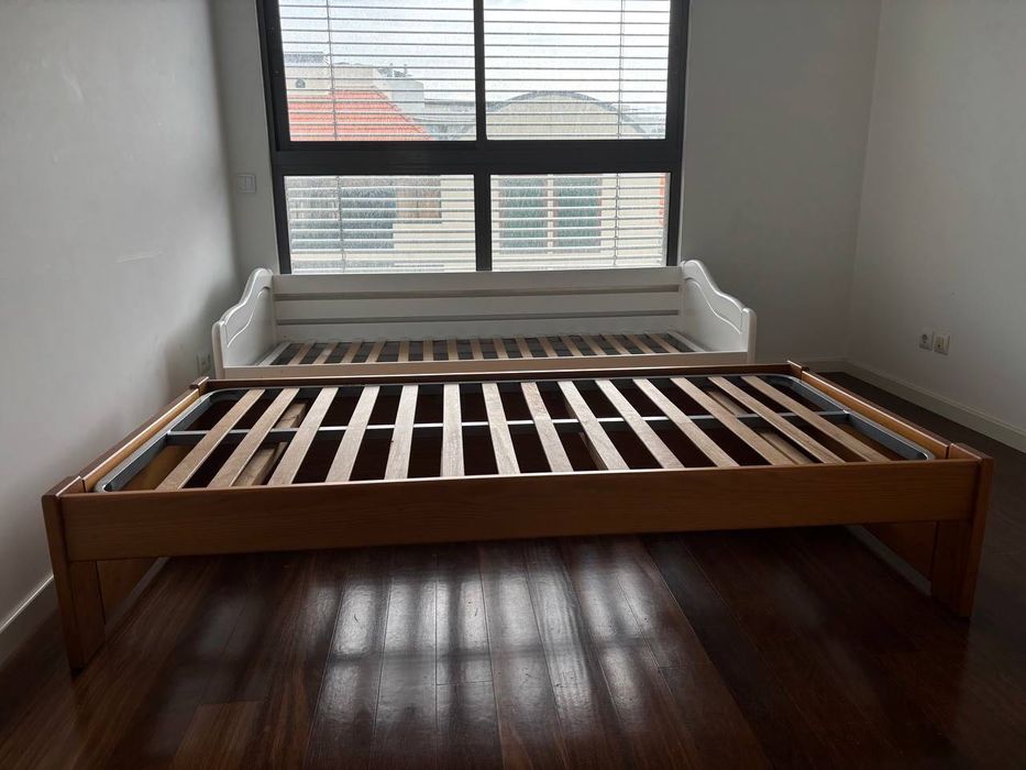 Cama Castanha para o quarto