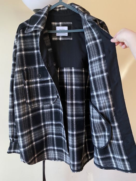 Camisa casaco oversized xadrez preta e branca Bershka