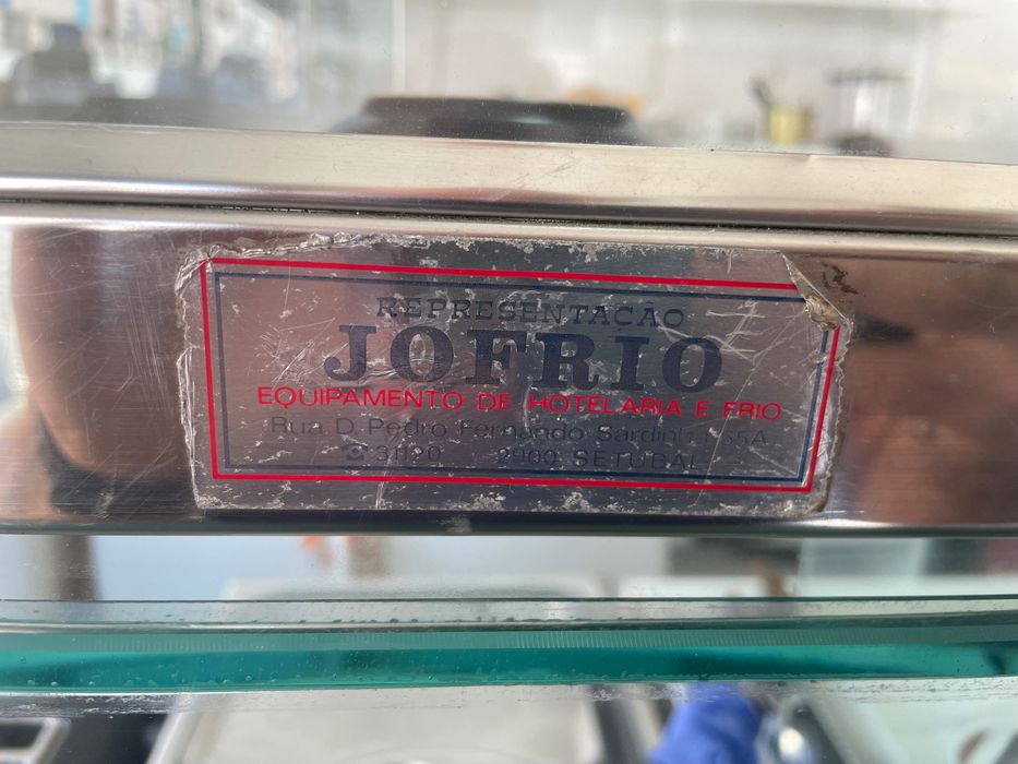 Vitrine em bom estado