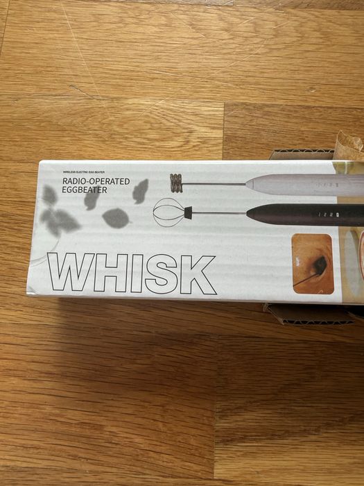 Pequeniasima batedeira pra cafe com creme pi claras