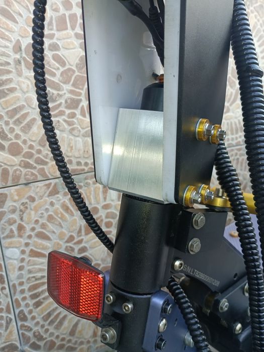 Cubo Laotie ES40 que une a torre do guiador ao garfo de suspensão