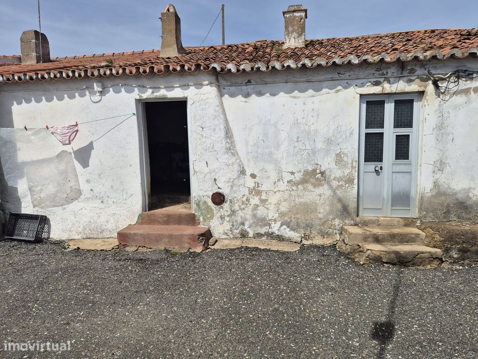 2 moradias terreas com terreno separado na Corte Zorrinho-Almodovar — Almodôvar E Graça Dos Padrões, Beja