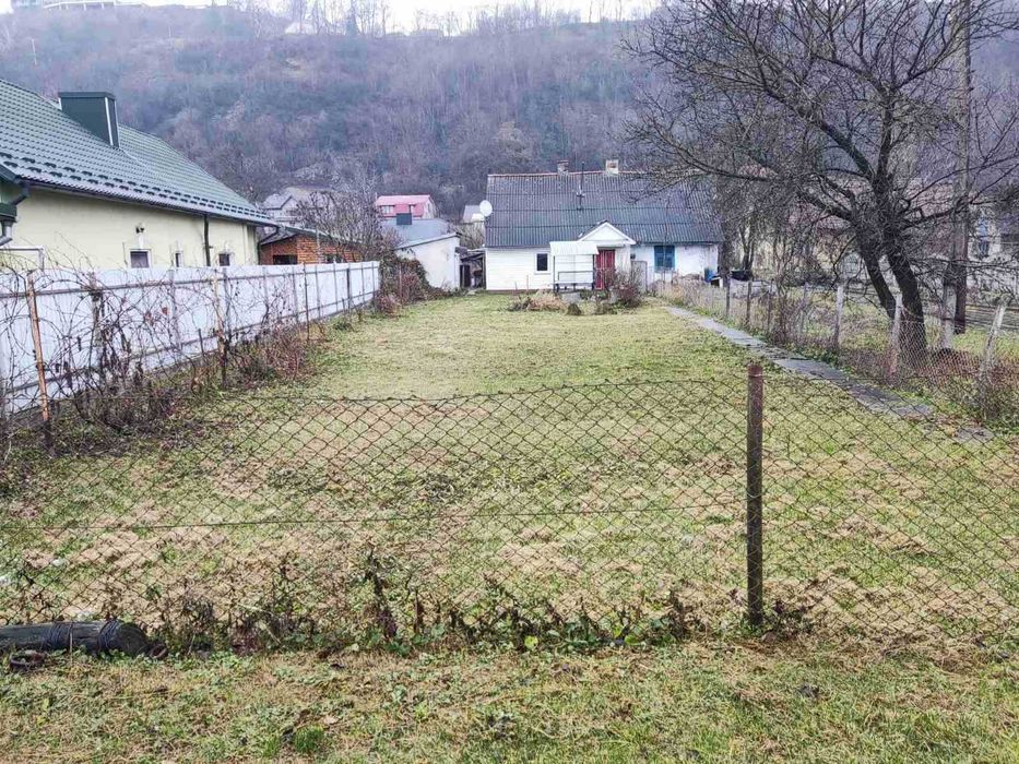 Будинок з ділянкою в центрі міста