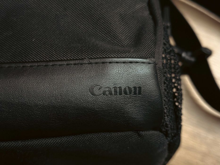 Canon 2000D + 2 Lentes (18-55mm e 75-300mm) + 128GB