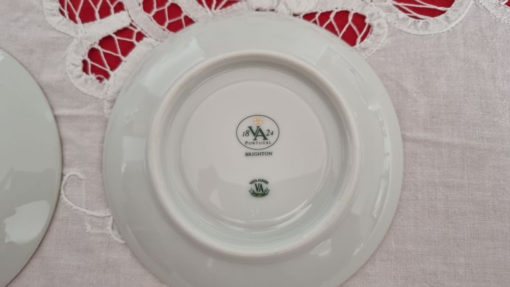 Vista Alegre- Brighton 2 chávenas de café com pires