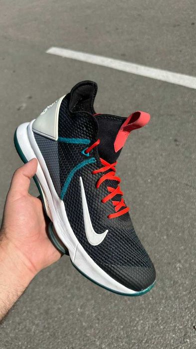 #3877 Nike LeBron Witness IV [US 10|28 cm]