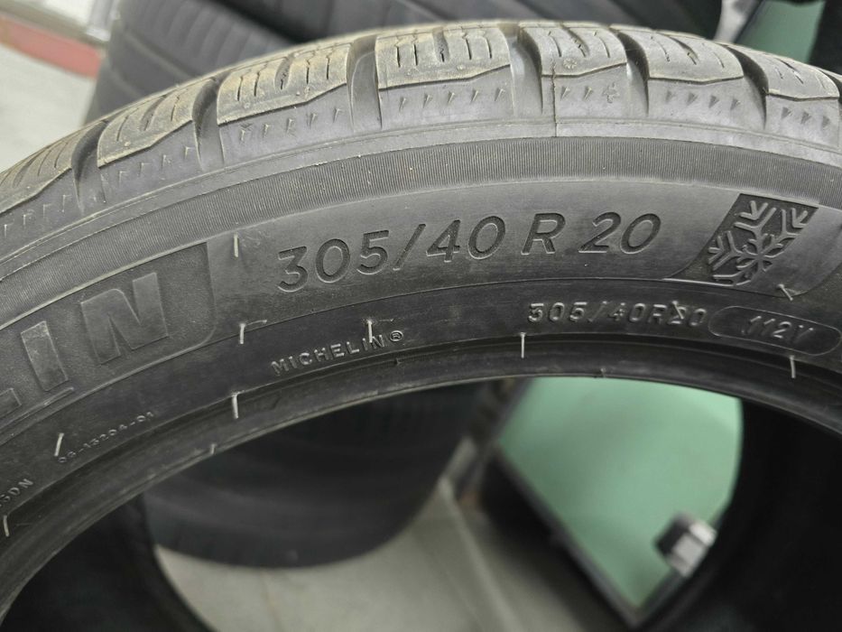 резина разноразмерная 275/45R20 + 305/40R20,комплект