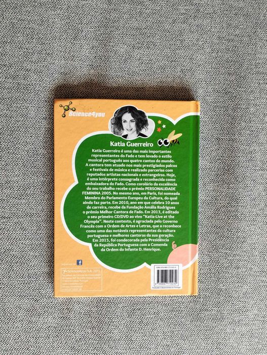 Livro juvenil "A menina e os animais no bosque" de Katia Guerreiro
