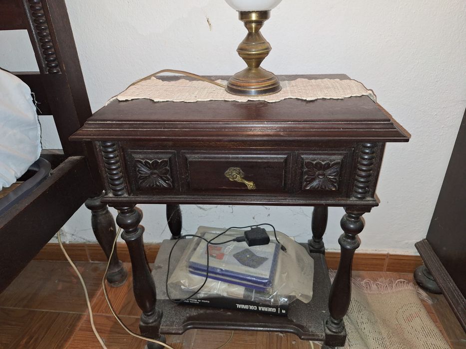 Mobilia de quarto antiga