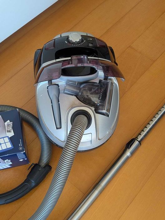 Aspirador AEG-Electrolux Maximus 2000W + Kit de Sacos e Filtro (Funcional)