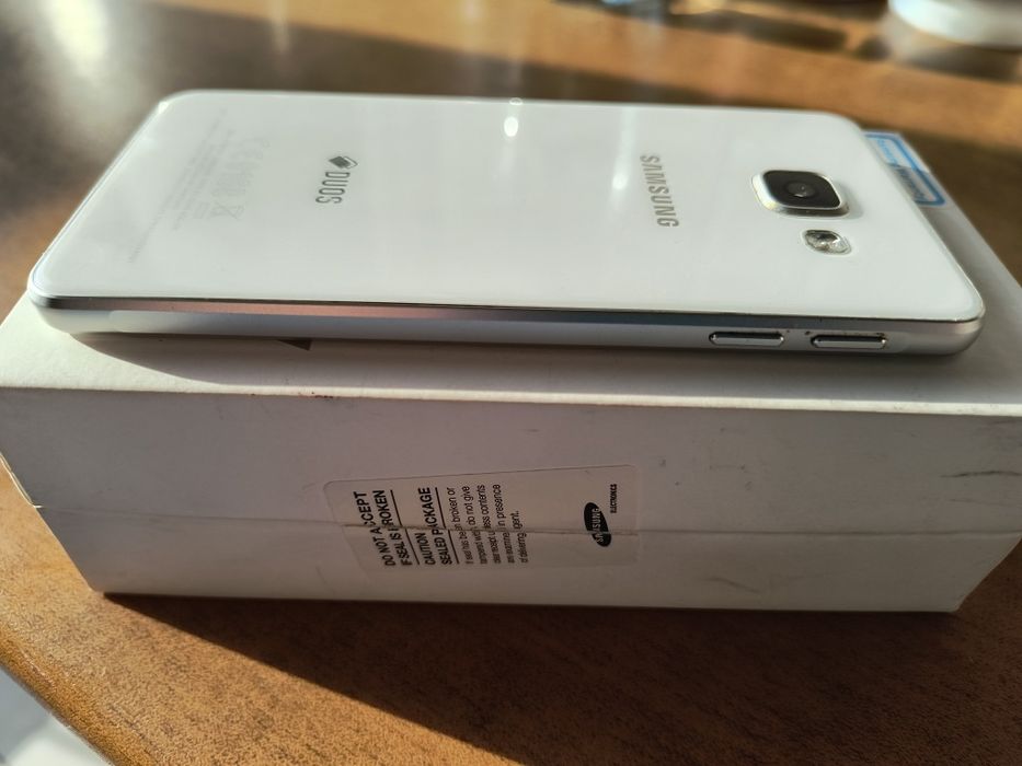 Телефон Samsung Galaxy A3