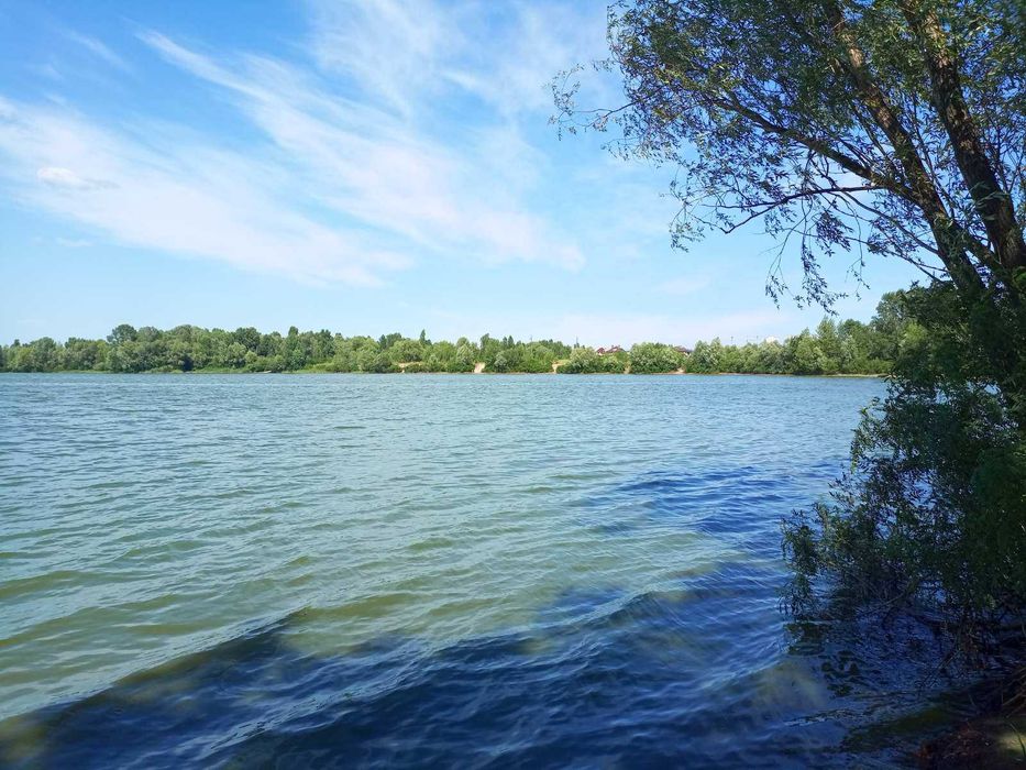Продаж ділянки під забудову перша лінія від водойми на Троєщині без%