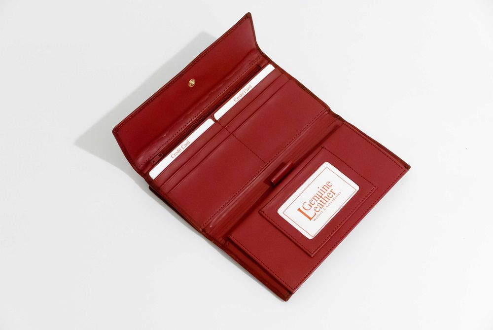 Duży skórzany portfel damski. Miękka, bordowa skóra.