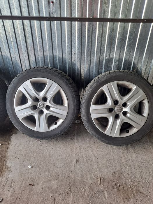 Insignia A sprzedam felgi strukturalne z oponami zimowymi