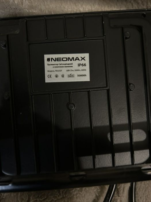 Лампа ліхтар світильник LED прожектор вуличний із сонячною панеллю 25W NEOMAX
