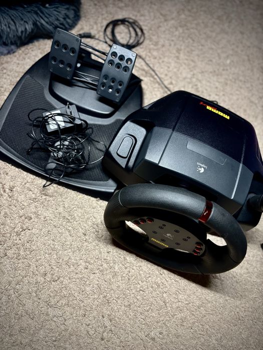 Ігрове кермо Logitech MOMO Racing (Force Feedback)