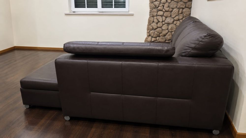 Sofa com chaise long mais 2 bancos