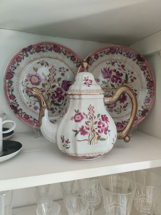 Conjunto pratos e bule porcelana MQ