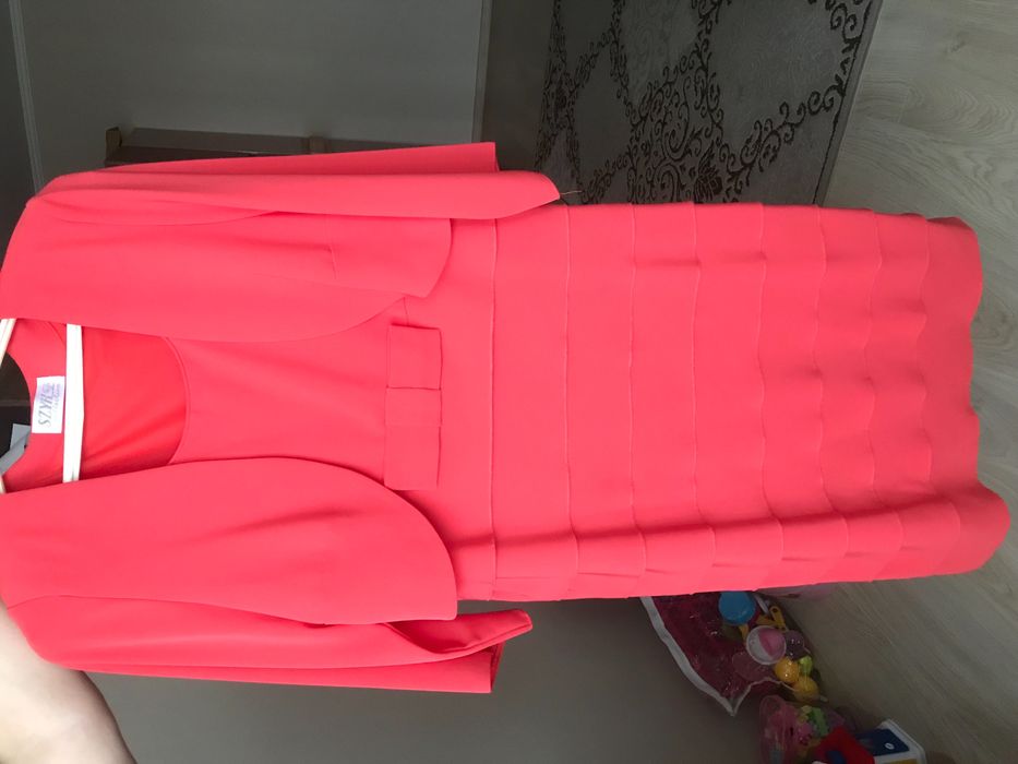 Шикарна нова сукня