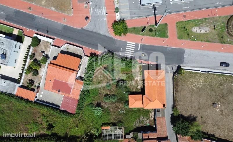 Moradia T9 com Amplo Terreno em Avanca