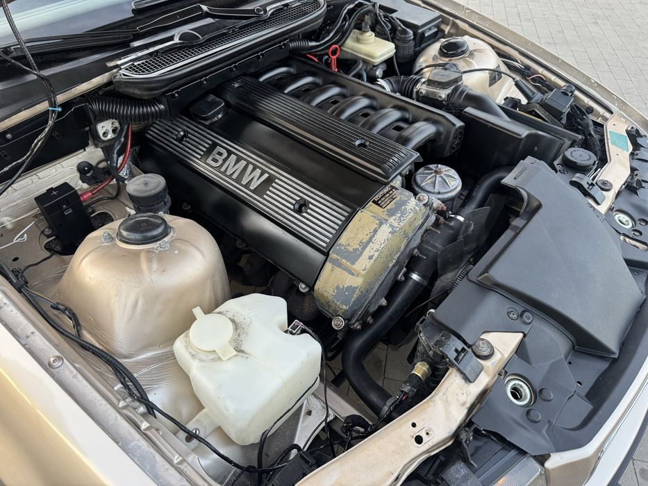 Bmw e36 320i.