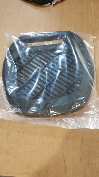 Nowy Kufer Centralny Czarny Mat Czerwony Odblask 51L