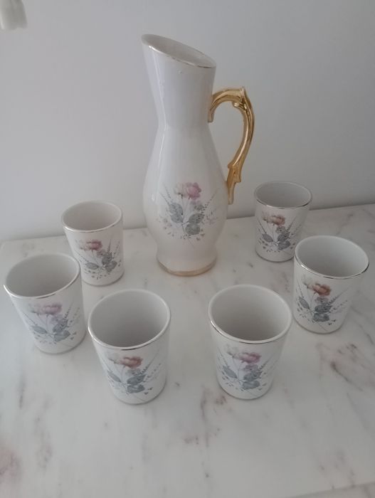 Jarro com 12 copos em porcelana