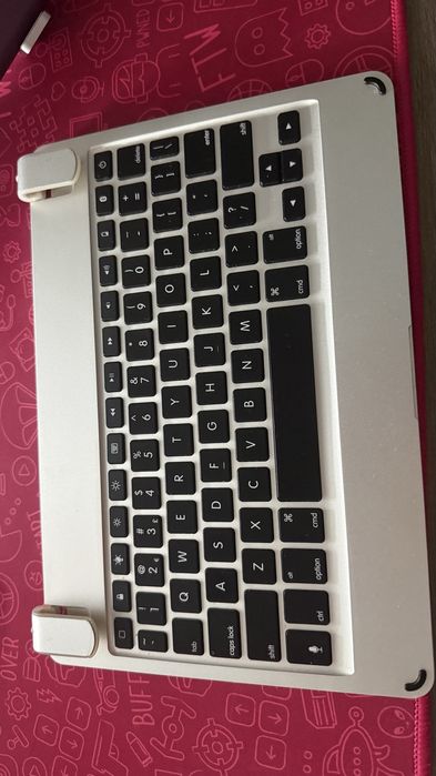 iPad Pro 10.5” Rose Gold + Teclado Bluetooth — 160€