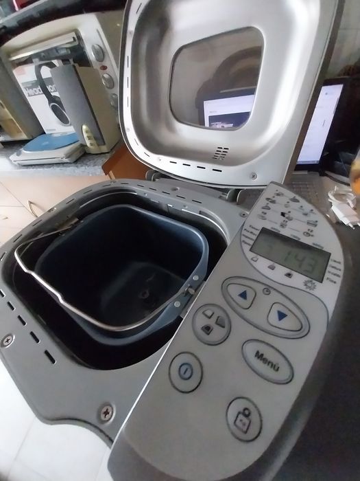 Maquina electrica fazer pao nova