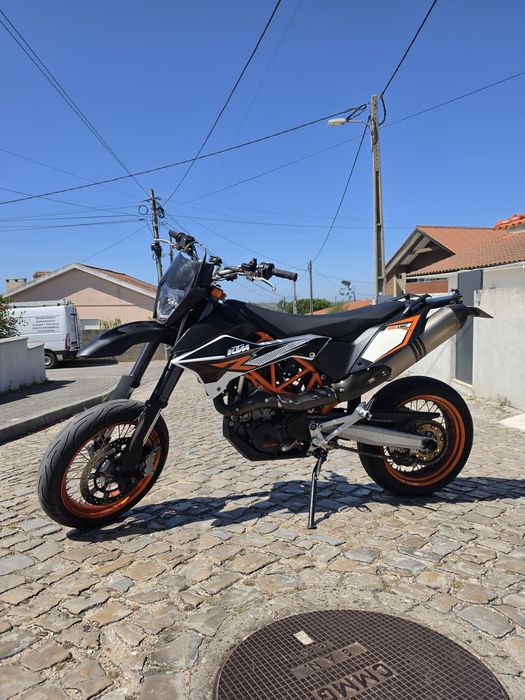 Vendo KTM 690 supermotard