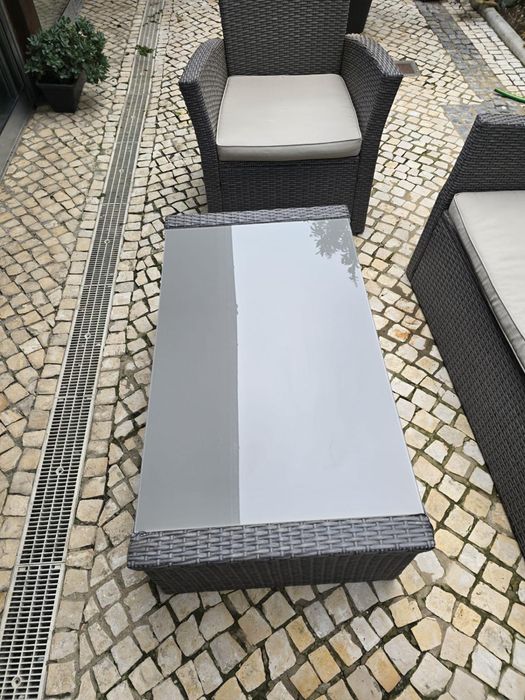Conjunto de jardim - sofá, 2 cadeirões e mesa