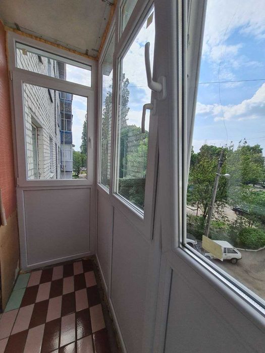 Продам 2 кімн. квартиру в р-ні " РОШЕН". 3/5 цегл.  Ремонт. 55000